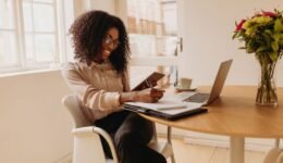 Meilleur emploi en ligne après Justfine : Le parcours inspirant d’une diplômée de Cotonou