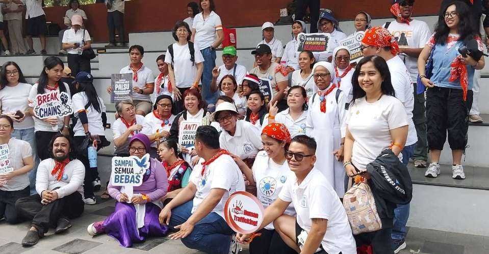 Nuns take to Jakarta streets, warn online scams fuel trafficking- UCA News