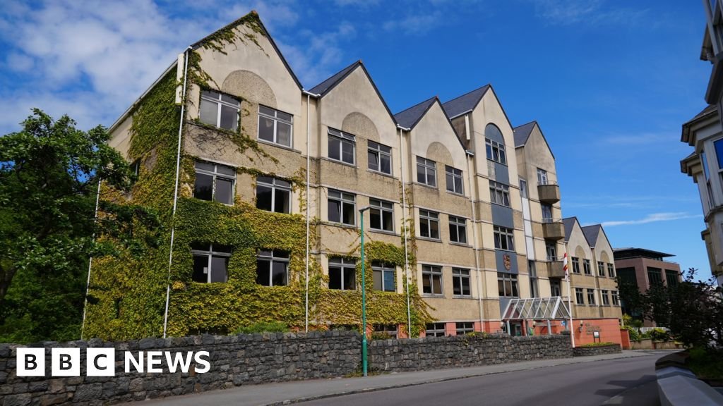 States of Guernsey work from home policy to be reviewed
