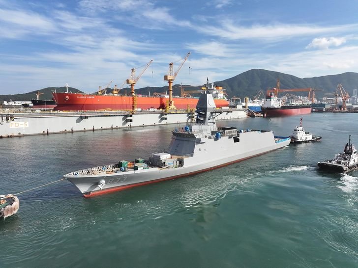The Pyeongtaek, the fifth Ulsan-class Batch-III frigate, is prepared for launch at Hanwha Ocean’s naval shipbuilding facility in Geoje, South Gyeongsang Province. Courtesy of Hanwha Ocean